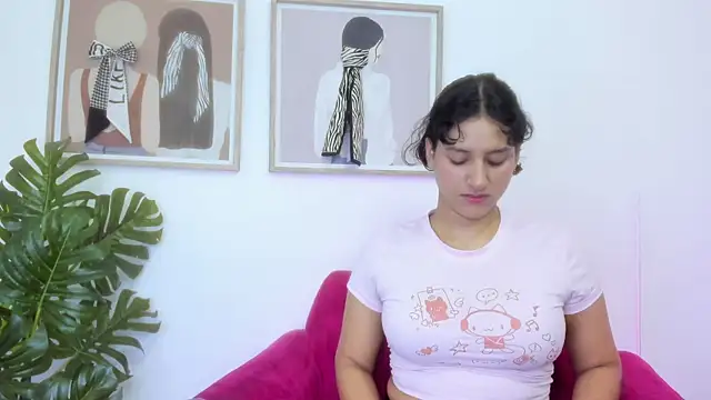 Snapshot of niia7 chatting on July 10, 2026, 7:05 pm niia7 online show from July 10, 2026, 7:05 pm