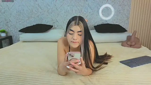 Antonella west online show from December 15, 2025, 9:08 pm