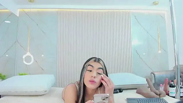 Antonella west online show from December 22, 2025, 9:45 pm