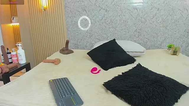 Snapshot of Antonella_west chatting on June 1, 2026, 8:32 pm Antonella west online show from June 1, 2026, 8:32 pm