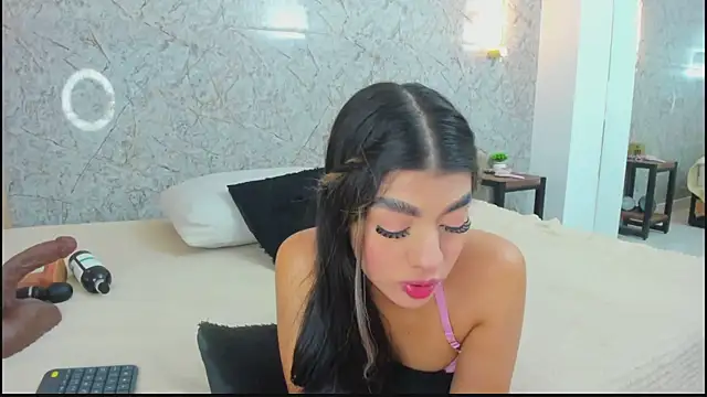 Snapshot of Antonella_west chatting on June 11, 2026, 3:48 am Antonella west online show from June 11, 2026, 3:48 am