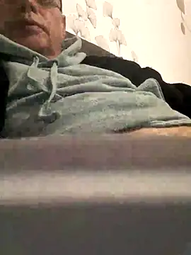 Vince072 online show from September 26, 2025, 3:43 am