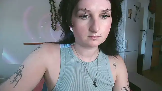 Violett3333 online show from October 15, 2025, 3:23 pm