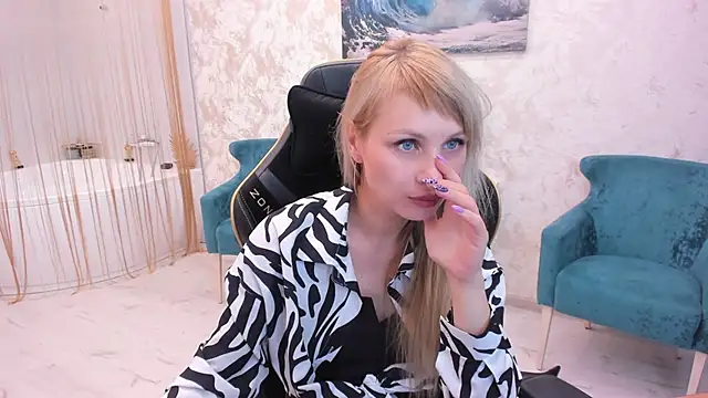 Snapshot of LindaSandy_1 chatting on September 15, 2025, 7:52 am LindaSandy 1 online show from September 15, 2025, 7:52 am