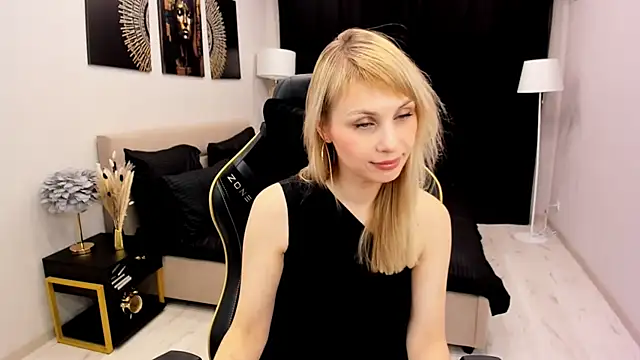 Snapshot of LindaSandy_1 chatting on November 12, 2025, 10:48 am LindaSandy 1 online show from November 12, 2025, 10:48 am