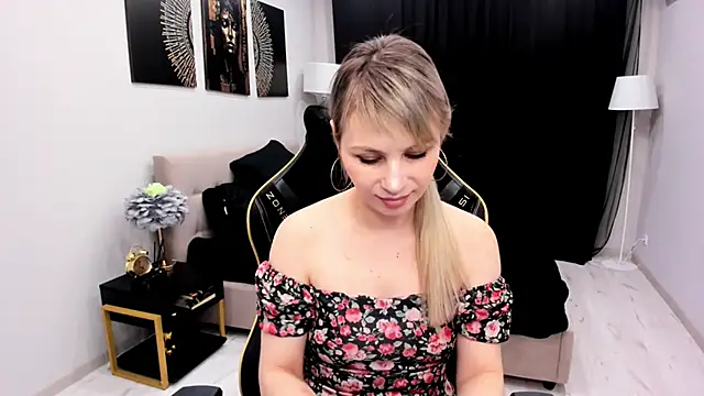 LindaSandy 1 online show from March 14, 2026, 7:36 am