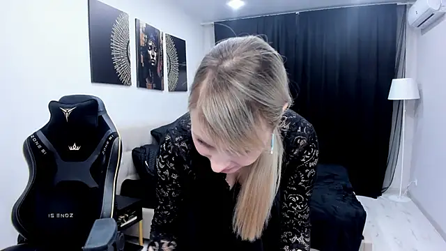 LindaSandy 1 online show from March 15, 2026, 7:14 am