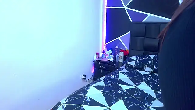 jazminslut online show from February 5, 2026, 1:21 am