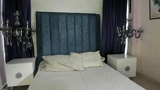 Snapshot of Anittatoro_ chatting on November 25, 2025, 7:03 pm Anittatoro online show from November 25, 2025, 7:03 pm