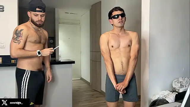 Snapshot of zoneboys chatting on September 15, 2025, 10:54 pm zoneboys online show from September 15, 2025, 10:54 pm