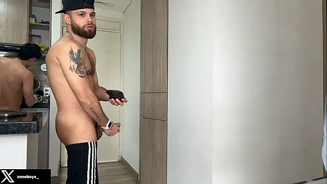 Snapshot of zoneboys chatting on September 17, 2025, 8:32 pm zoneboys online show from September 17, 2025, 8:32 pm