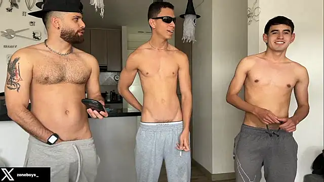 Snapshot of zoneboys chatting on October 5, 2025, 9:24 pm zoneboys online show from October 5, 2025, 9:24 pm