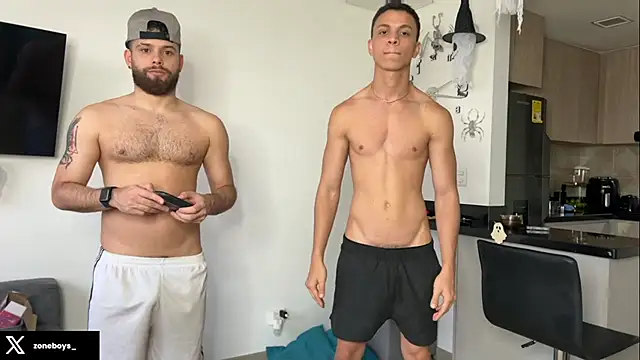 Snapshot of zoneboys chatting on October 10, 2025, 9:58 pm zoneboys online show from October 10, 2025, 9:58 pm