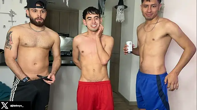 Snapshot of zoneboys chatting on October 29, 2025, 2:25 am zoneboys online show from October 29, 2025, 2:25 am