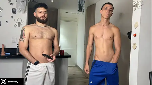 Snapshot of zoneboys chatting on October 30, 2025, 10:43 pm zoneboys online show from October 30, 2025, 10:43 pm