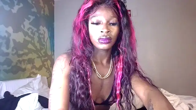 Snapshot of lovergirll555 chatting on May 13, 2026, 2:25 pm lovergirll555 online show from May 13, 2026, 2:25 pm