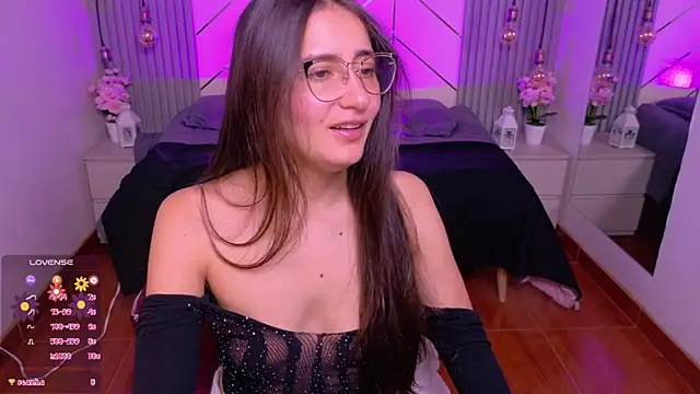Snapshot of alesiamoore chatting on June 10, 2026, 3:33 pm alesiamoore online show from June 10, 2026, 3:33 pm