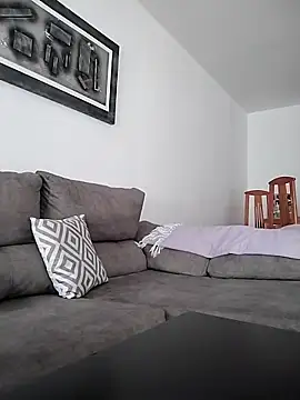 agustinalatina online show from October 2, 2025, 8:10 am