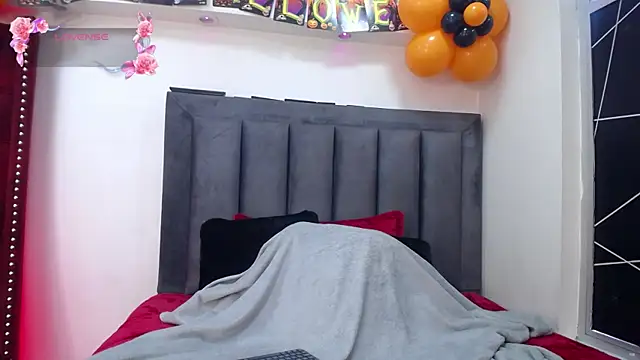 Snapshot of EmmaJhomson chatting on October 8, 2025, 8:28 pm EmmaJhomson online show from October 8, 2025, 8:28 pm