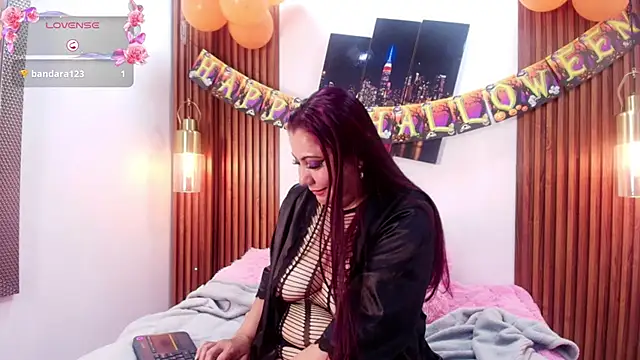 Snapshot of EmmaJhomson chatting on October 12, 2025, 9:41 am EmmaJhomson online show from October 12, 2025, 9:41 am