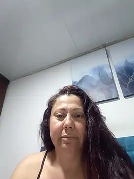 Snapshot of EmmaJhomson chatting on June 19, 2026, 11:08 pm EmmaJhomson online show from June 19, 2026, 11:08 pm