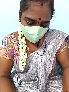 Snapshot of Tamil_riyalini12 chatting on December 5, 2025, 5:20 pm Tamil riyalini12 online show from December 5, 2025, 5:20 pm