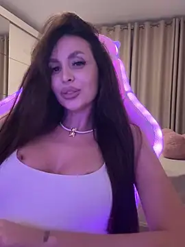 Snapshot of LunaBex chatting on October 2, 2025, 5:09 pm LunaBex online show from October 2, 2025, 5:09 pm