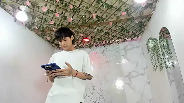 Bastian boyshot77 online show from July 3, 2026, 1:06 pm