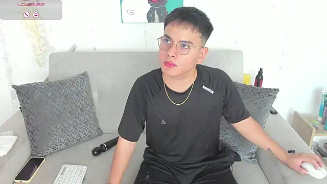 Snapshot of Young_Ben chatting on July 7, 2026, 12:53 pm Young Ben online show from July 7, 2026, 12:53 pm