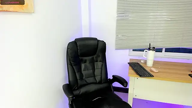 Snapshot of andre_u2 chatting on November 9, 2025, 11:41 am andre u2 online show from November 9, 2025, 11:41 am