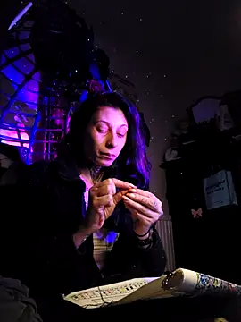 Snapshot of DarkAngelz1 chatting on December 19, 2025, 12:39 am DarkAngelz1 online show from December 19, 2025, 12:39 am