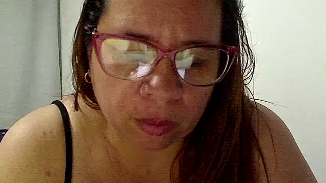 Snapshot of luciana69hot chatting on June 8, 2026, 1:28 am luciana69hot online show from June 8, 2026, 1:28 am