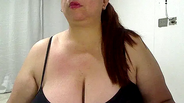 Snapshot of luciana69hot chatting on July 29, 2026, 2:15 pm luciana69hot online show from July 29, 2026, 2:15 pm