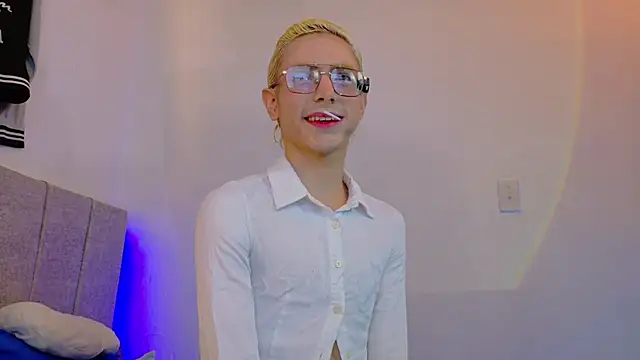 Snapshot of liiamluna_ chatting on May 27, 2026, 2:36 pm liiamluna online show from May 27, 2026, 2:36 pm