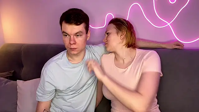 julielourens online show from October 13, 2025, 7:19 am