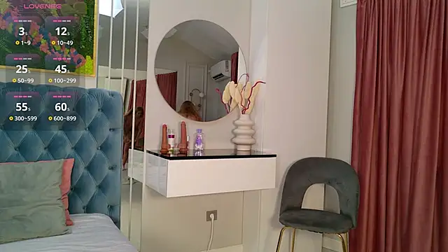 Snapshot of SiennaPierce chatting on June 4, 2026, 11:27 am SiennaPierce online show from June 4, 2026, 11:27 am