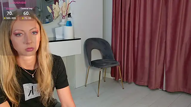 SiennaPierce online show from July 15, 2026, 11:37 am