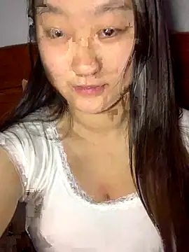 xialuo25 online show from November 2, 2025, 7:05 pm