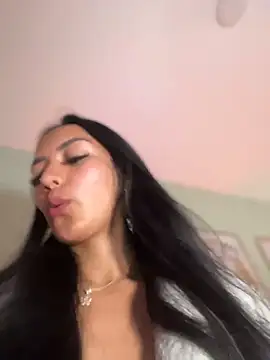 im-isabella online show from April 30, 2026, 4:57 pm