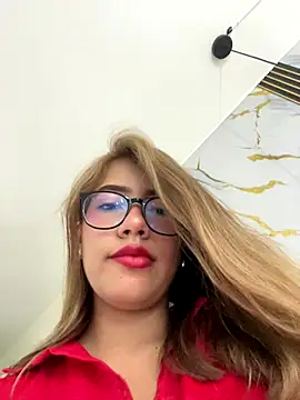 Snapshot of sara_calderon chatting on September 18, 2025, 1:24 pm sara calderon online show from September 18, 2025, 1:24 pm