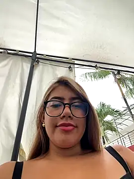 Snapshot of sara_calderon chatting on October 16, 2025, 1:23 pm sara calderon online show from October 16, 2025, 1:23 pm