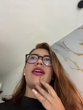 Snapshot of sara_calderon chatting on November 14, 2025, 1:32 pm sara calderon online show from November 14, 2025, 1:32 pm