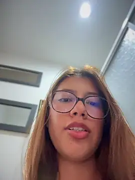 Snapshot of sara_calderon chatting on April 18, 2026, 7:07 pm sara calderon online show from April 18, 2026, 7:07 pm