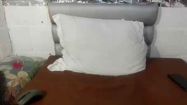 Snapshot of rose-crystal chatting on October 25, 2025, 10:04 pm rose-crystal online show from October 25, 2025, 10:04 pm