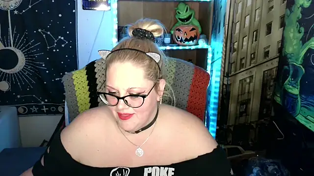 Kinky Witch online show from May 1, 2026, 1:32 am