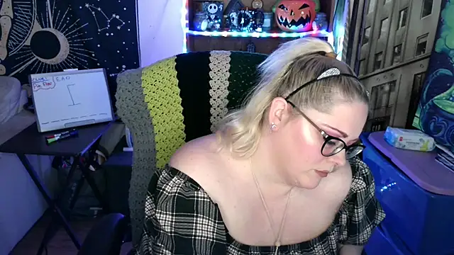Kinky Witch online show from May 15, 2026, 6:37 pm