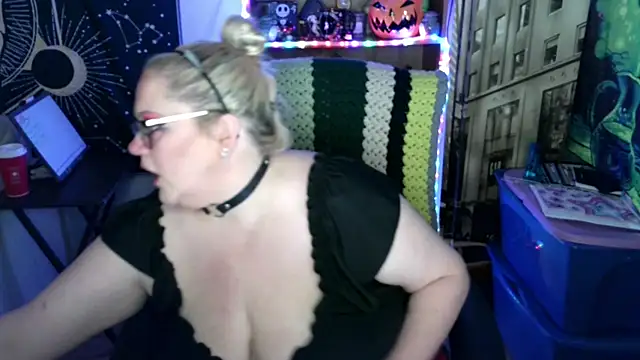 Kinky Witch online show from May 22, 2026, 5:51 pm