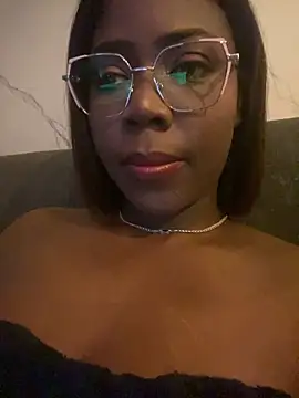 Snapshot of Alexia_24 chatting on May 17, 2026, 4:54 am Alexia 24 online show from May 17, 2026, 4:54 am