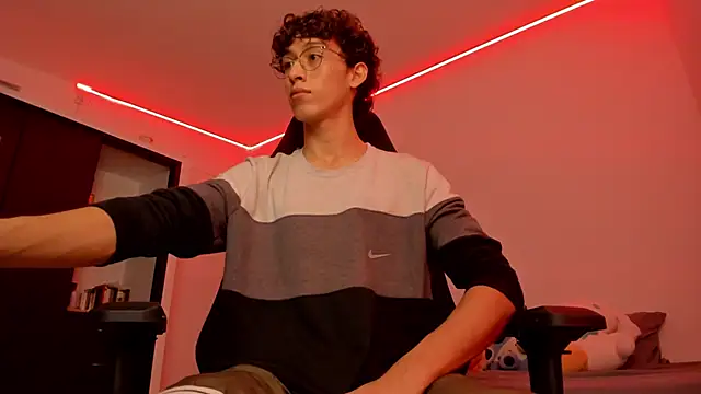 Snapshot of velvet_skyn chatting on October 4, 2025, 8:34 am velvet skyn online show from October 4, 2025, 8:34 am