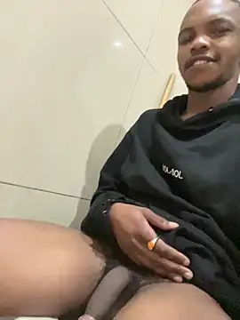 Snapshot of KyleMbatha chatting on November 18, 2025, 6:12 pm KyleMbatha online show from November 18, 2025, 6:12 pm